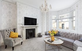 5 Bedroom Magnificent Georgian Townhouse- City Centre